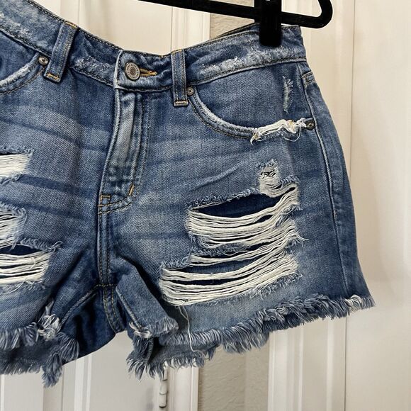 Kancan Estilo Denim Raw Hem Distressed Jean Shorts Size 7/27 KC8377M Medium Wash - Picture 4 of 10